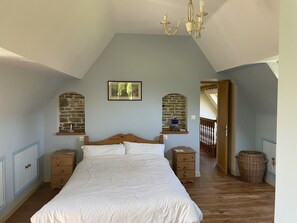 3 bedrooms, in-room safe, iron/ironing board, Internet