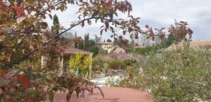 Property grounds - Villa With Private Pool In The Corbieres (Embres-Et-Castelmaure)