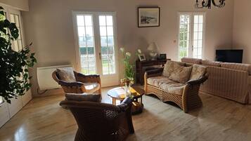 Smart-TV, peis, Netflix og DVD-spiller