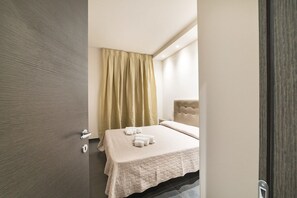 3 chambres, fer et planche à repasser, Wi-Fi, draps fournis