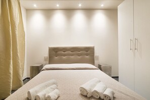 3 habitaciones, tabla de planchar con plancha, wifi y ropa de cama 