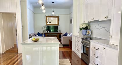 Ashbrooke Cottage - Luxury Cottage