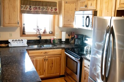 Perfect Getaway In The Poconos! (House #2) HotTub !! Gameroom !! WiFi !!