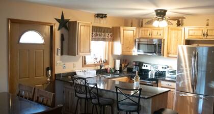 Perfect Getaway In The Poconos! (House #2) HotTub !! Gameroom !! WiFi !!
