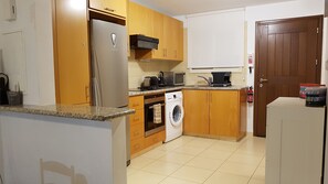 KĂŒhlschrank, Mikrowelle, Ofen, Herdplatte