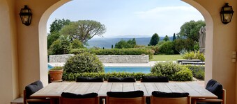 Distinguished south-facing Côte d'Azur architecture with prominent sea views