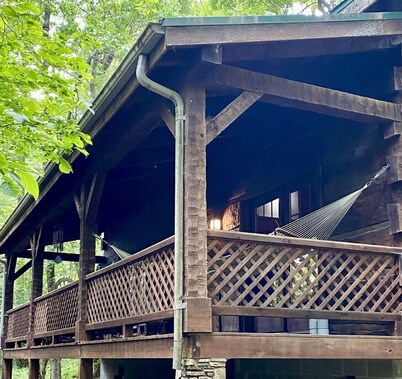 Hideaway Cabin- Escape to this Log Cabin IN the woods