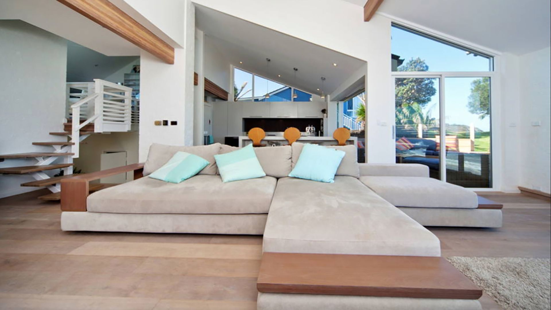  Beachfront with breathtaking views