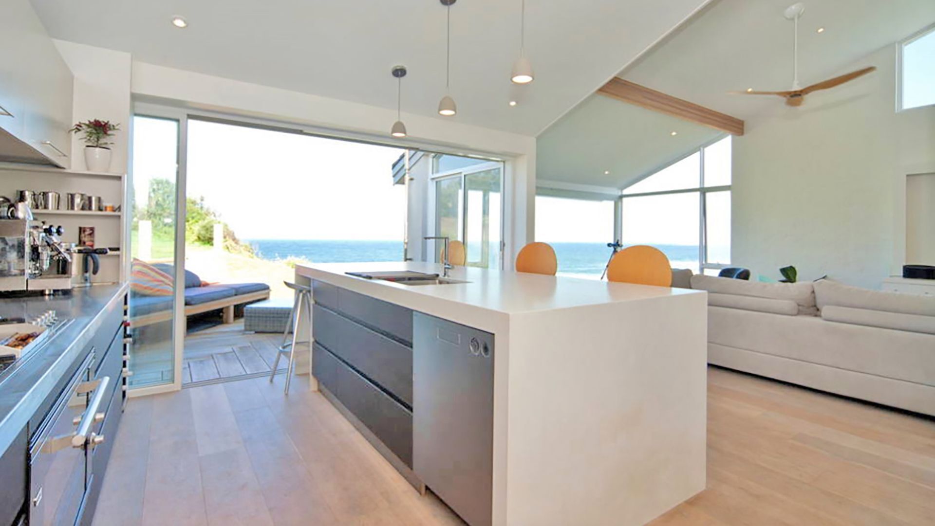  Beachfront with breathtaking views