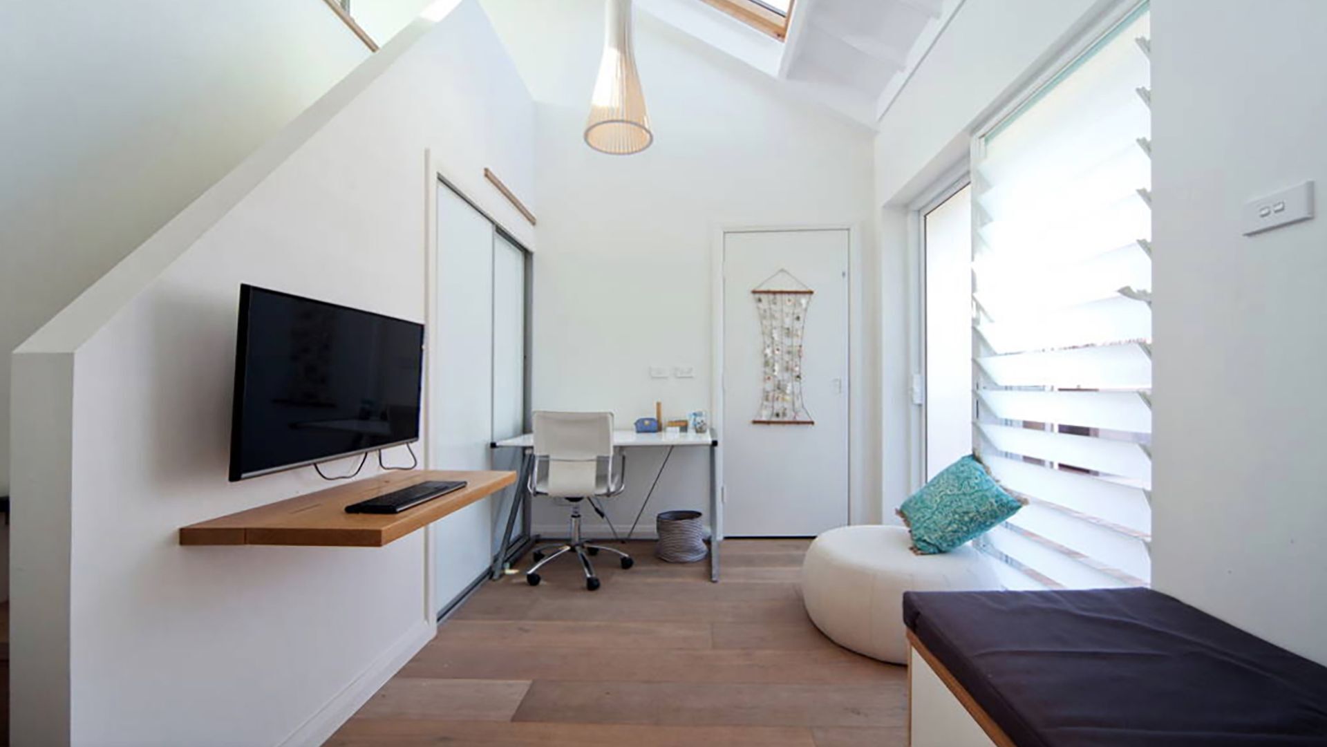  Beachfront with breathtaking views — image 11