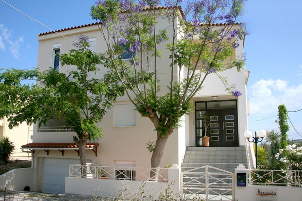 RELAXING APARTMENT NEAR SANDY BEACH