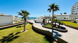 Property grounds - Stunning 4 Bedroom Beach Villa on Sandy Beach at Las Palmas Beachfront Resort V9 (Puerto Peñasco)