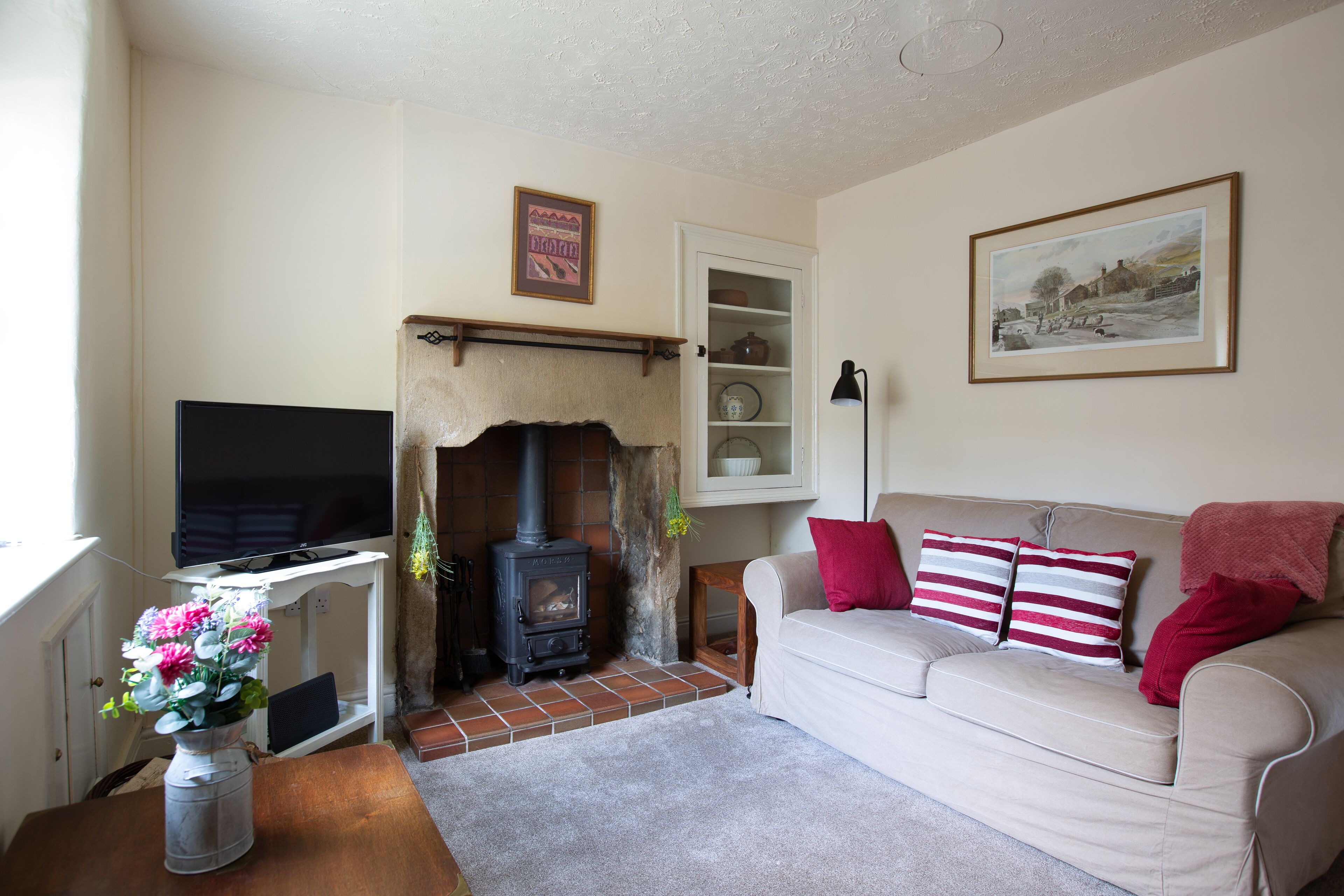 Comfortable Grade II Listed Cottage With Beautiful Views. 