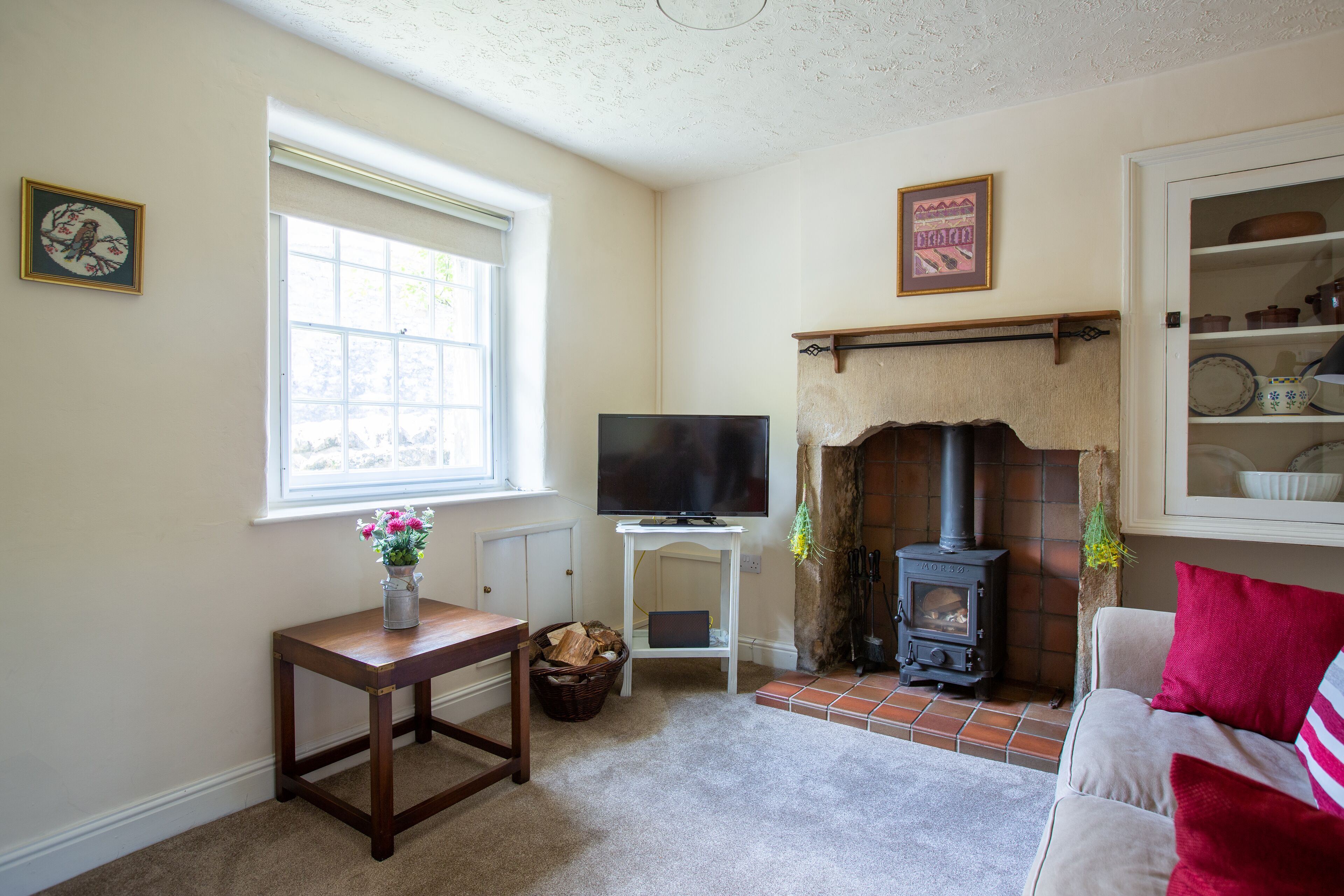 Comfortable Grade II Listed Cottage With Beautiful Views. 