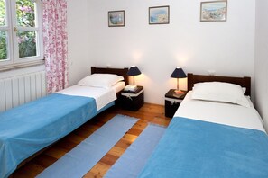 3 bedrooms, iron/ironing board, free WiFi, bed sheets - Elegant villa with private swimming pool in a quiet village near Porec (Vabriga)