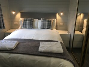 2 bedrooms, iron/ironing board, travel cot, free WiFi