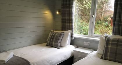 Lomond Retreat - Luxury Log Cabin at Loch Lomond - Sleeps 4