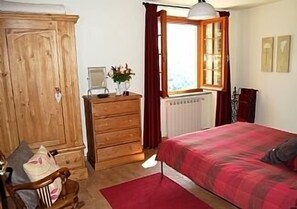 3 chambres, fer et planche à repasser, lit parapluie, Wi-Fi gratuit