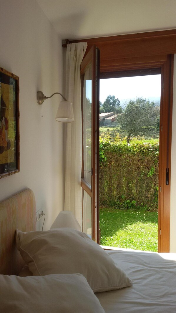 1 slaapkamer, een strijkplank/strijkijzer, beddengoed, rolstoeltoegang