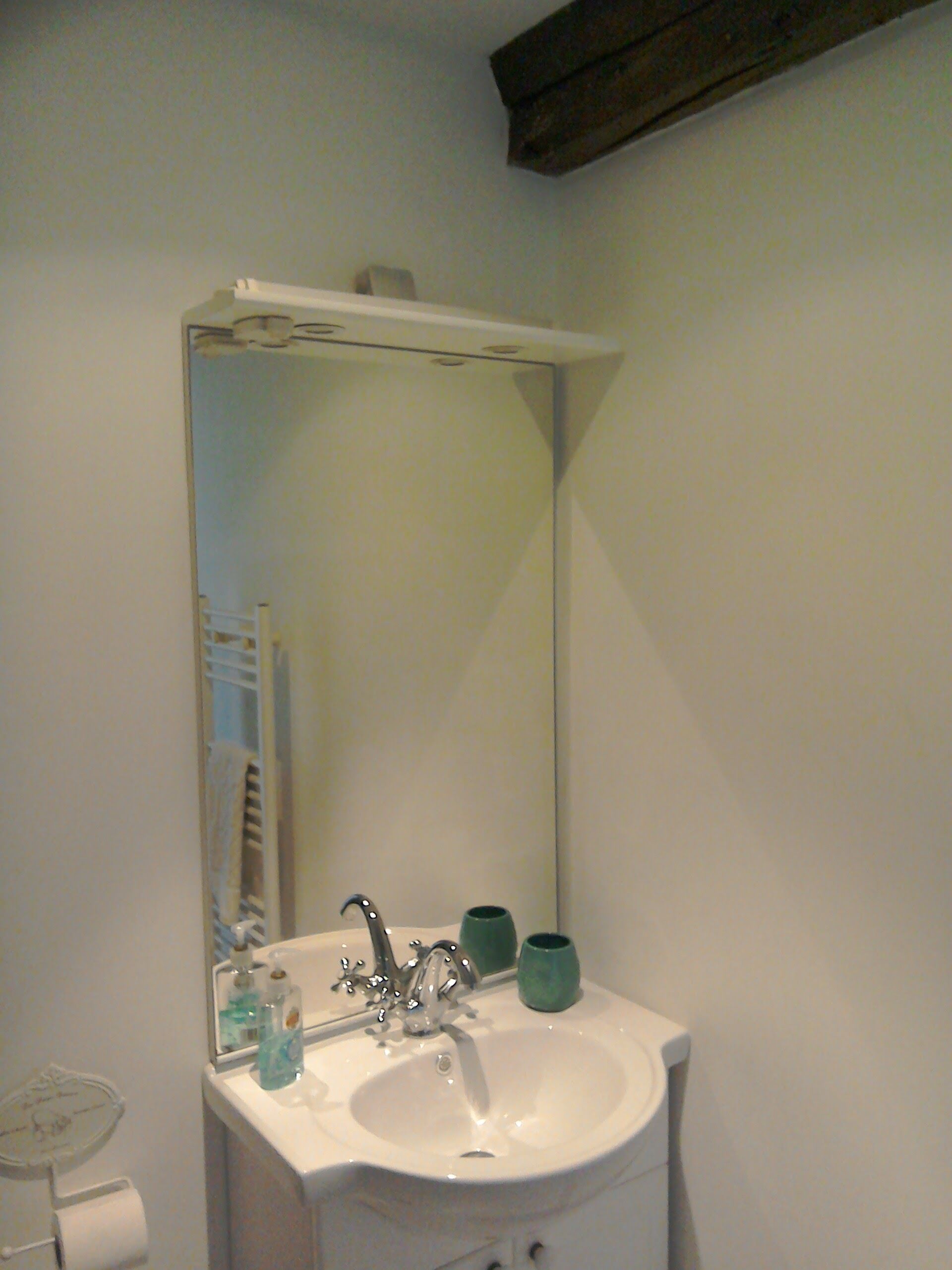 Perfect hideaway in a rural setting, yet only a 10 minute walk to the village.