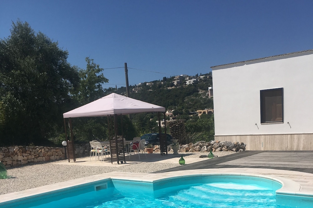 Spacious Villa, Private Pool, Quiet Village Location, 5 Mins Walk Restaurants
