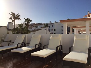 Property grounds - Casa Juana 5 Min Walk to Playa Bil Bil, next to Parque Paloma in Benalmadena (Benalmádena)