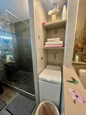 Hair dryer, towels, toilet paper - Dream apartment cradled by the trade winds (Saint-François)