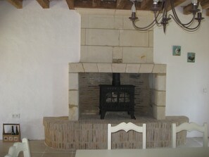 Interior - Loire valley gite with 2 acres of grounds, south facing pool & private terraces (Meigné-le-Vicomte)