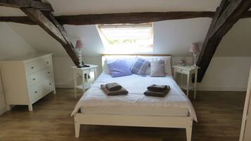 3 chambres, coffres-forts dans les chambres, bureau