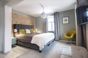 3 bedrooms, in-room safe, desk, iron/ironing board