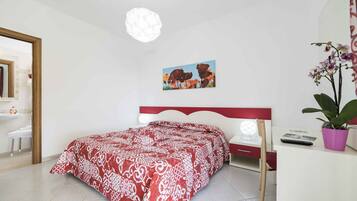 1 bedroom, free WiFi, bed sheets
