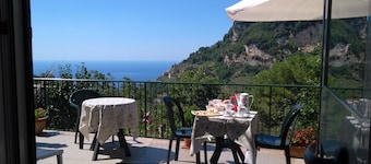 Poppy with en-suite bathroom - hiking Amalfi coast - Path of Gods