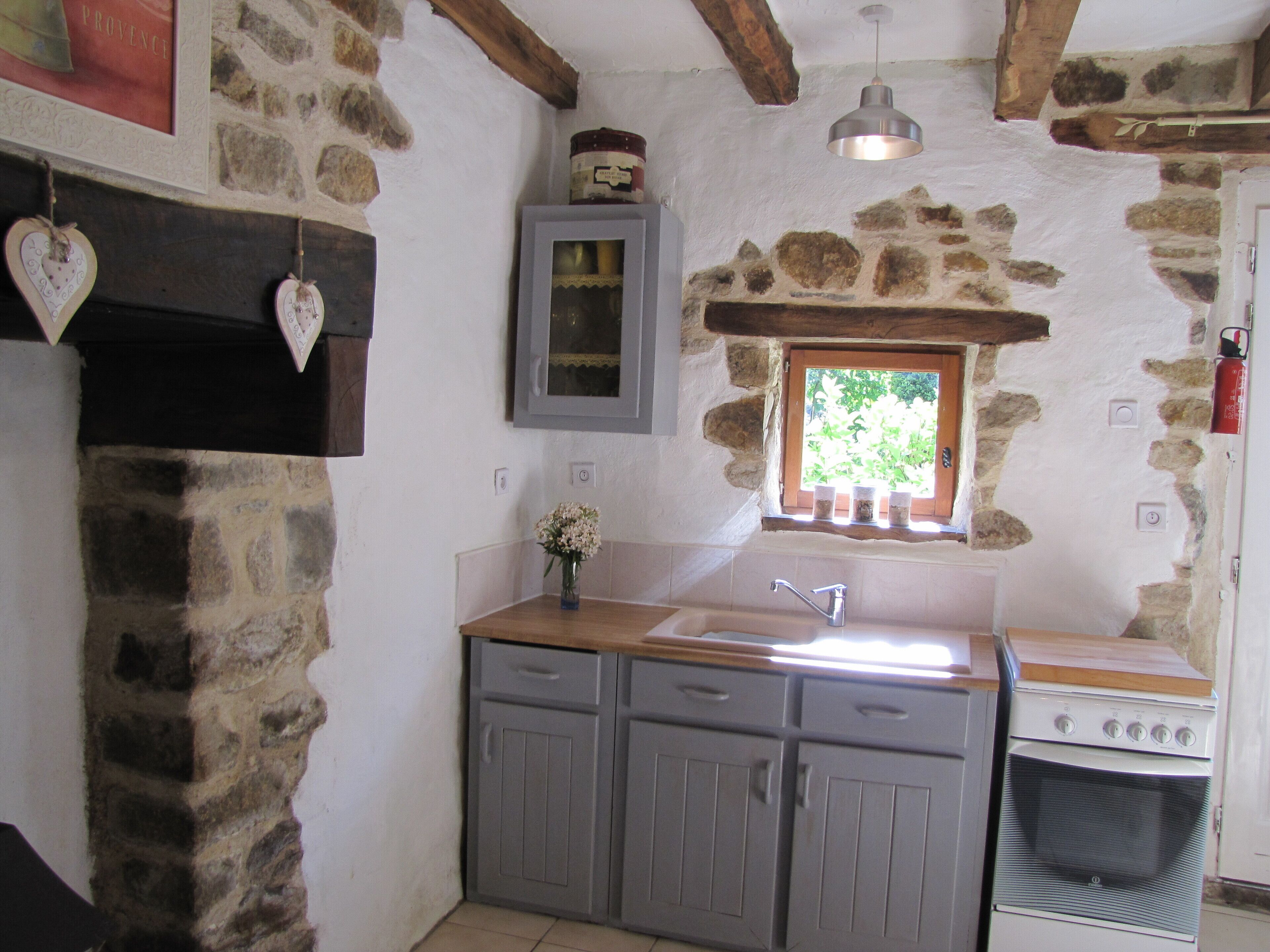 Quality Traditional Gite for 2 in Gomene central Brittany - HEATED pool & WIFI 