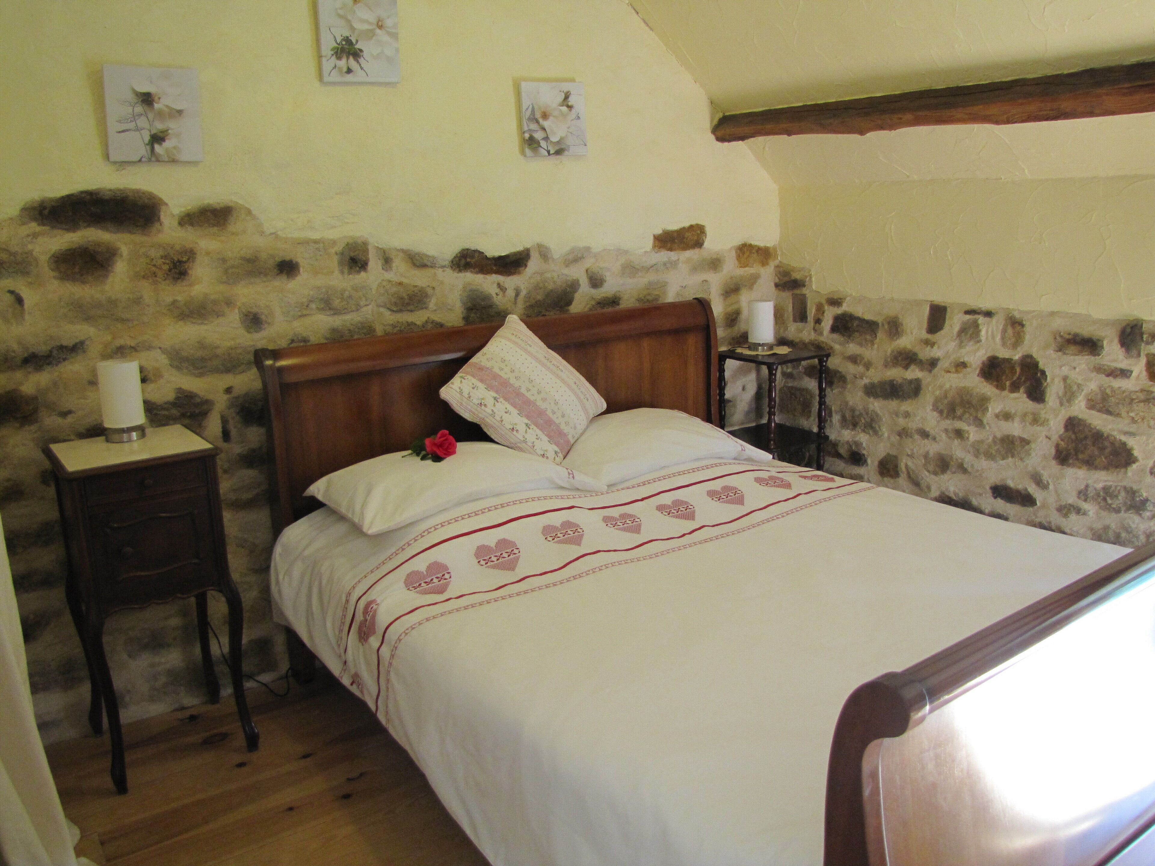 Quality Traditional Gite for 2 in Gomene central Brittany - HEATED pool & WIFI 