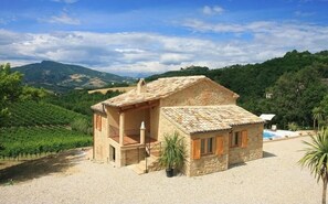 Exterior - Spectacular views across the pool to mountains and historic village. (montalto delle marche)