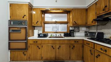 Apartment, Multiple Beds, Non Smoking | Private kitchen