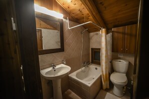 Duschwanne, Haartrockner, Handtücher, Toilettenpapier