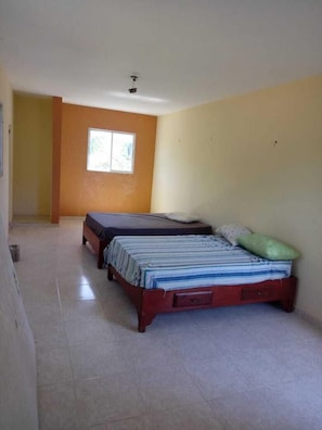Iron/ironing board, bed sheets