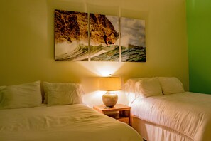 5 chambres, coffres-forts dans les chambres, lit parapluie