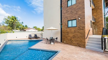Outdoor pool, open 8:00 AM to 10:00 PM, pool umbrellas, sun loungers