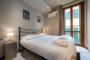 Iron/ironing board, WiFi, bed sheets