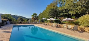 Outdoor pool, a heated pool - La Forge on the magnificent Domaine de Cournet Haut (Saint-Pompont)