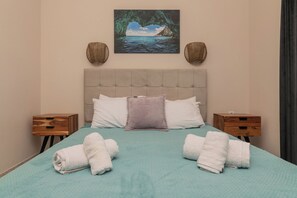 2 makuuhuonetta, tallelokero huoneessa, silitysrauta/-lauta