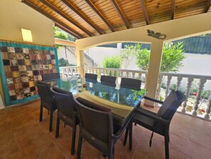 Outdoor dining
