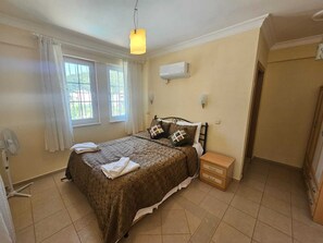 4 bedrooms, in-room safe, iron/ironing board, travel cot