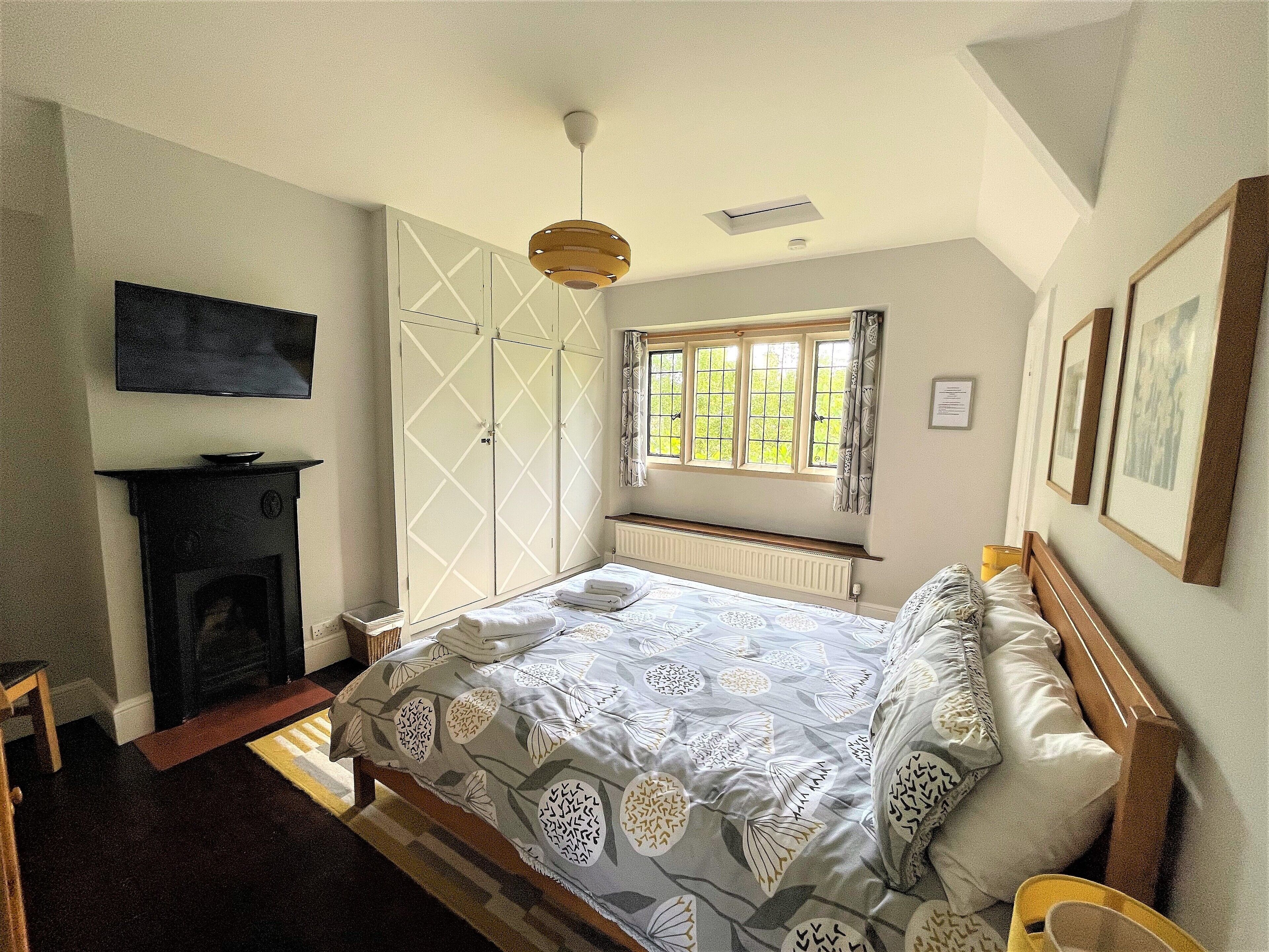 4 slaapkamers, een strijkplank/strijkijzer, gratis wifi, beddengoed