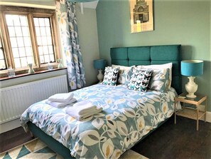 4 slaapkamers, een strijkplank/strijkijzer, gratis wifi, beddengoed