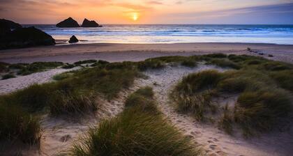 Sunday Times "UK Best Coastal Holiday Cottages" 10 Secs Walk from Sandy Beaches