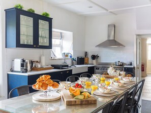 Dining - Sunday Times "UK Best Coastal Holiday Cottages" 10 Secs Walk from Sandy Beaches (Cawsand)