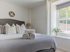 5 habitaciones, tabla de planchar con plancha, cuna de viaje y wifi 